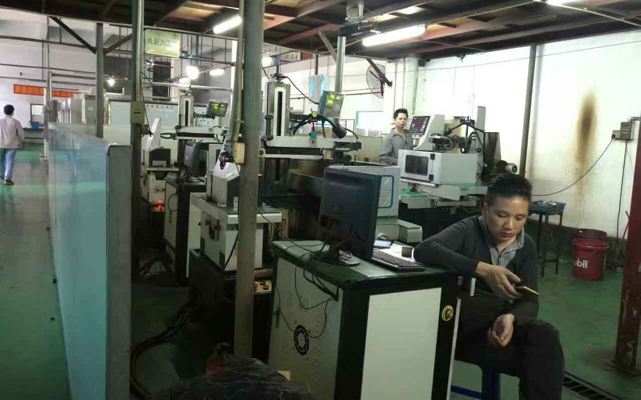 東莞常平線切割機床實地客戶加工現(xiàn)場