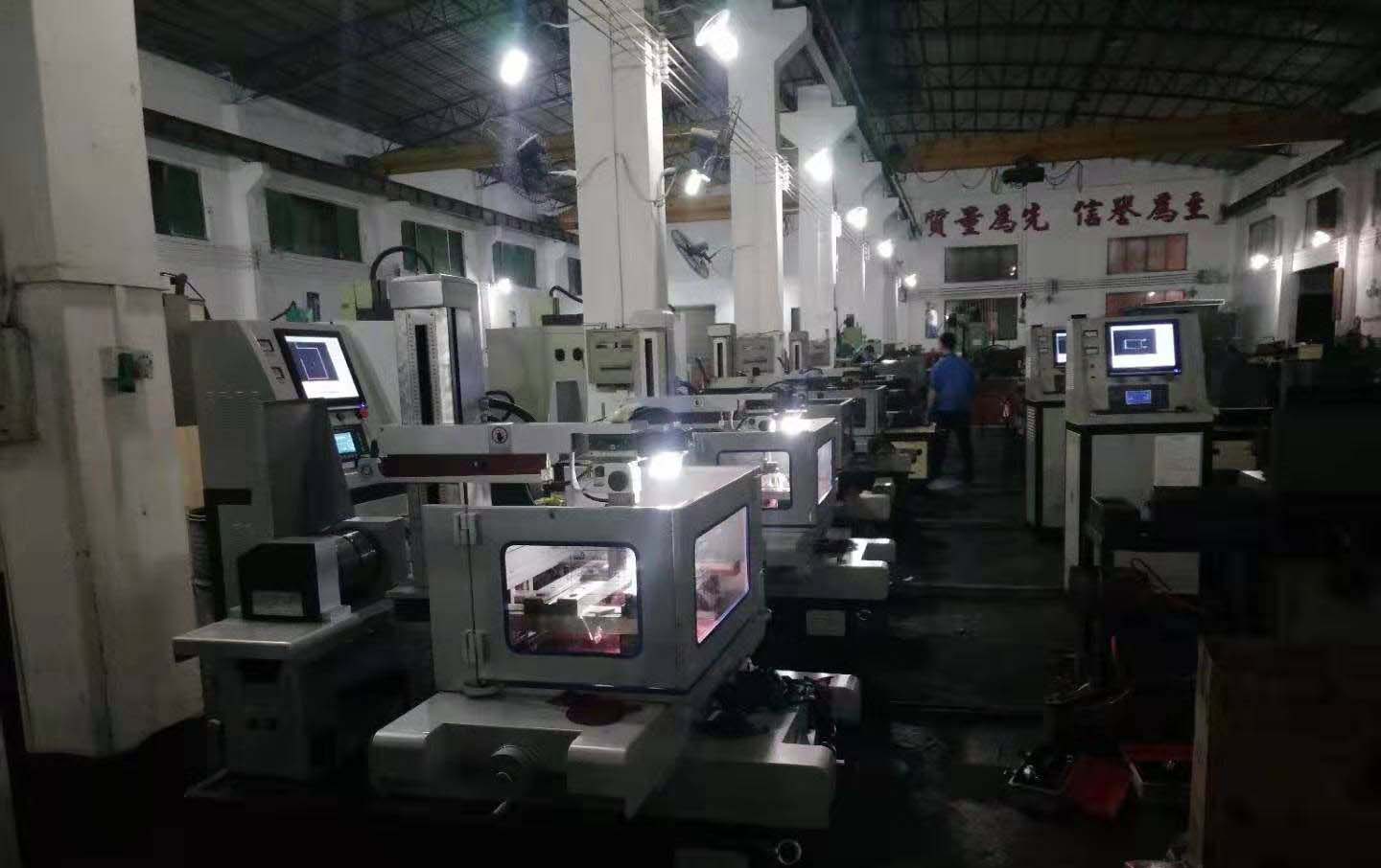 佛山（恒威模具）中走絲實地客戶現(xiàn)場